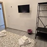 Bed and Breakfast 381