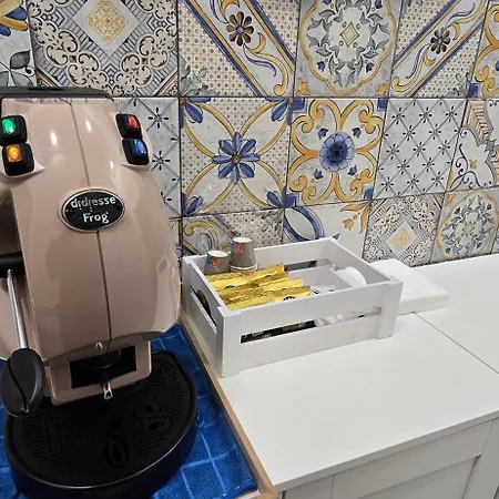 381 Bed and Breakfast Νάπολη